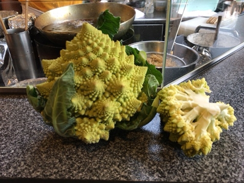 初めてロマネスコをいただいたのは、、　　　　天ぷら荒谷