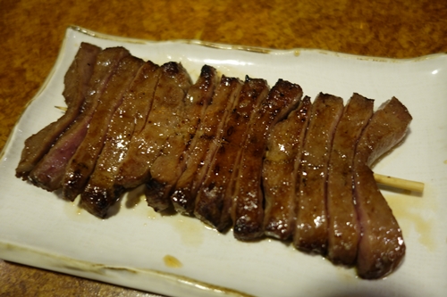 ステーキがこれまたおいしいんです！　　串焼　狄