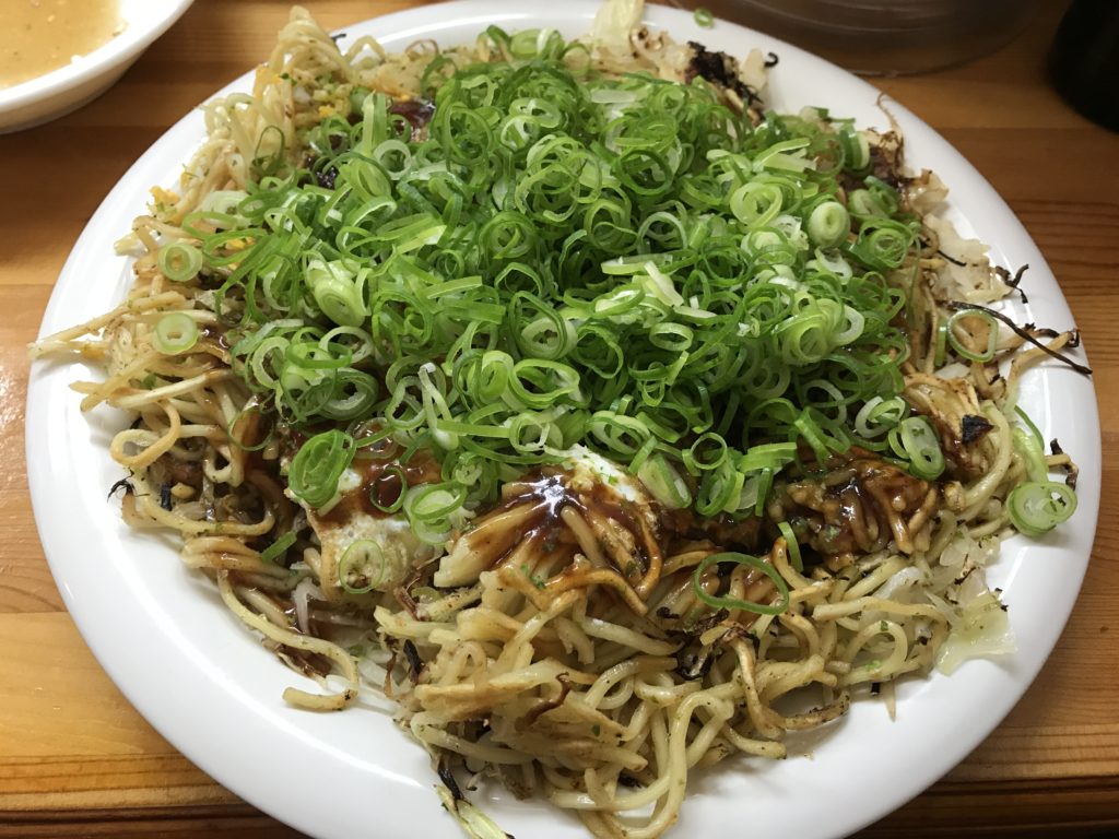 お昼からついついつまんでしまいます。　　　　お好み焼き　得