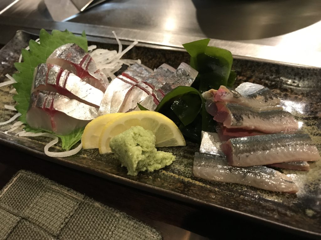 関サバにさんまという最高の組み合わせ！　　　　鉄板焼きしんご