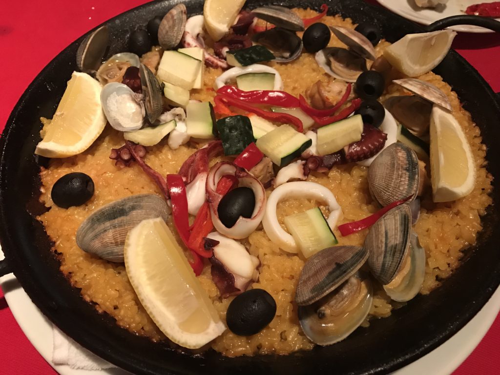 パエリアはちゃんと生米からですよ～！　　　　クエバソル　その２