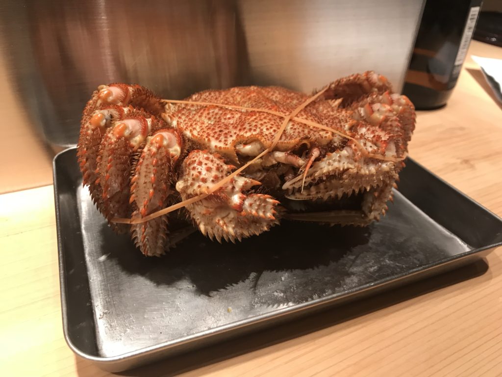 席に着くと目の前に毛ガニが！　　　　いし井
