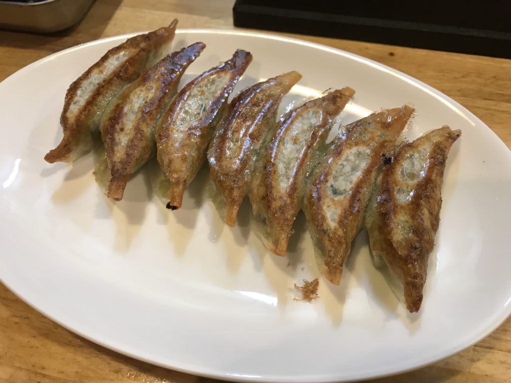 3軒目で伺ったのに美味しすぎて10人前、、　　　　　ぎょうざ屋