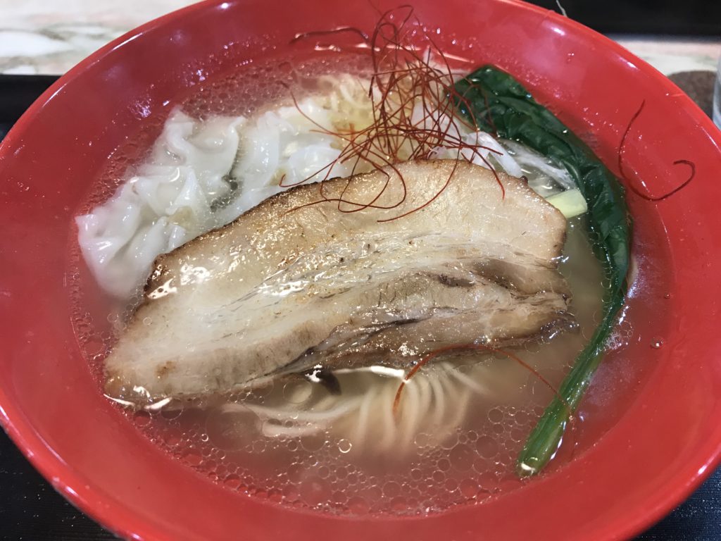 宮島ラーメンの牡蠣ワンタンが癖になる！　　　　宮島ラーメン　安芸侍