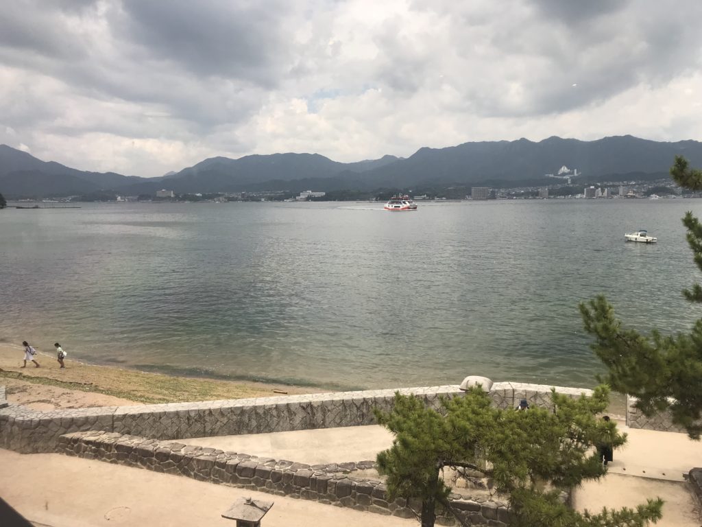 素晴らしい景色と共に宮島ビール！　　　　　宮島ブルワリー