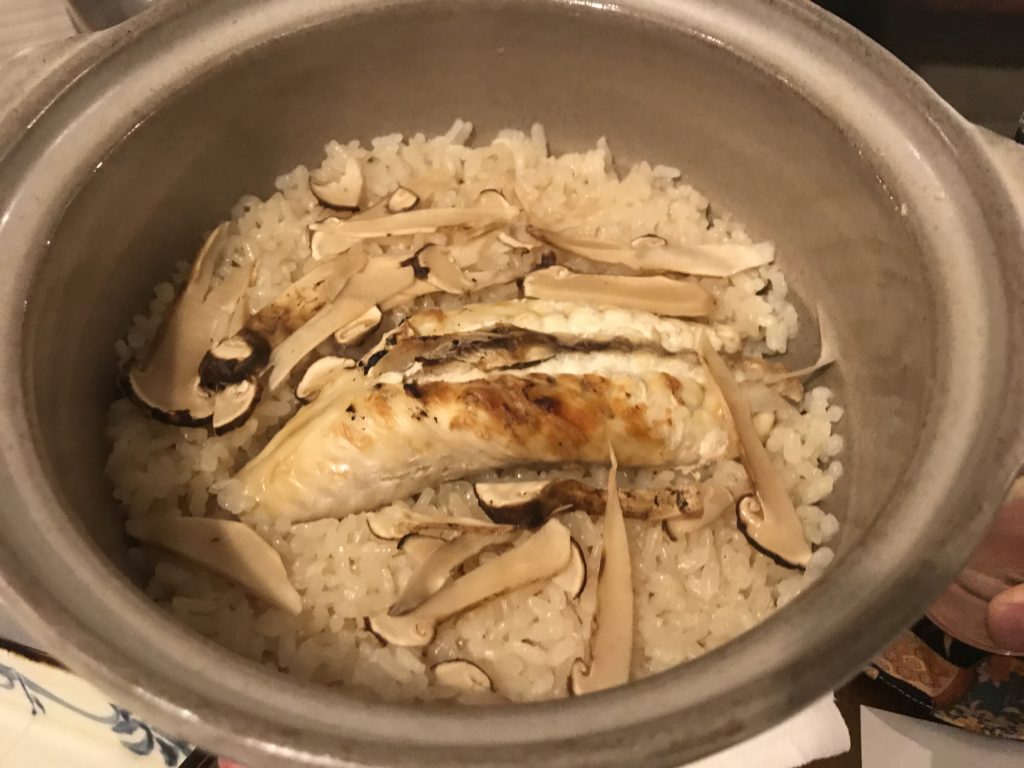 松茸とフグの釜で炊いたご飯はおいしいに決まってる！　　　　美酒美肴　はまゐ