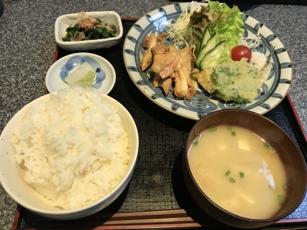 これで680円とは！！！！　　　　　　　居酒屋　めるへん