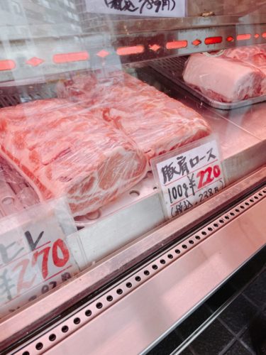 ひとりで豚肩ロース８００ｇは平気でいけます。それくらいうまい！　　　　井筒精肉店