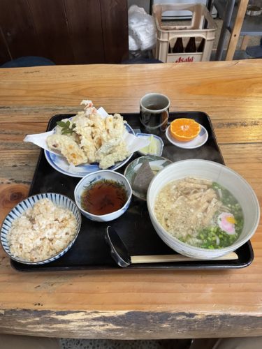 天ぷら定食１３２０円でこんなにも！　　　　　民芸茶屋やまぼうし