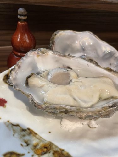 今年の牡蠣も楽しみですね～！　　　　　一本