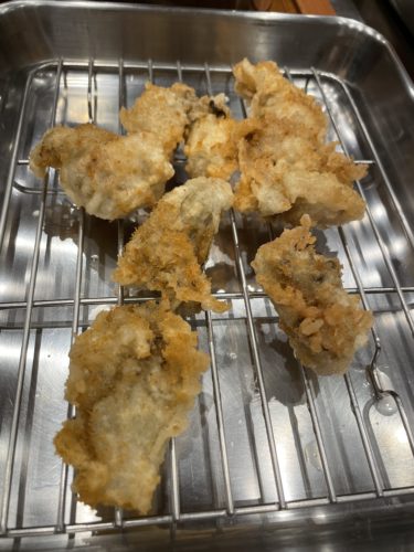 なんと幸運なことに牡蠣初日でした！　　　　串かつ　一口