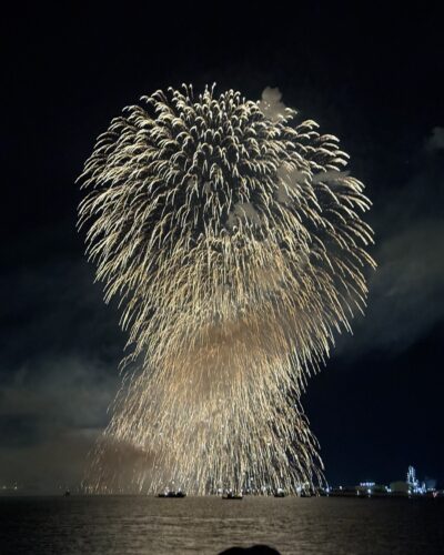 冬の花火もいいものですね～！　　　　やっさクルーズ