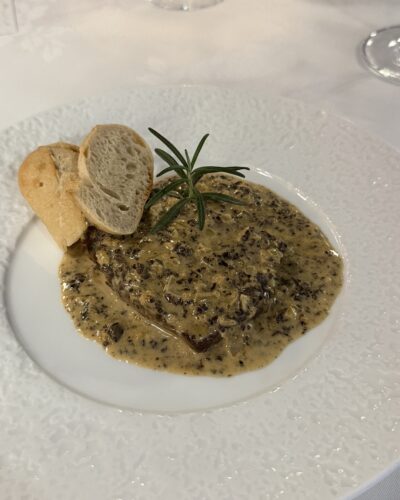 チャンピオン牛と黒トリュフのソース！　　　　クリートアイランド　その１