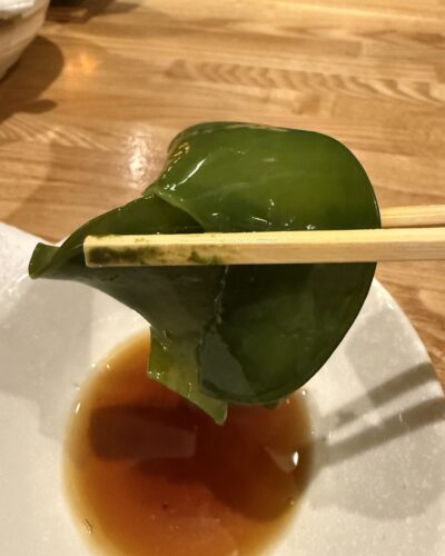 わかめをしゃぶしゃぶしたときの色の変化が！　　　　上田や